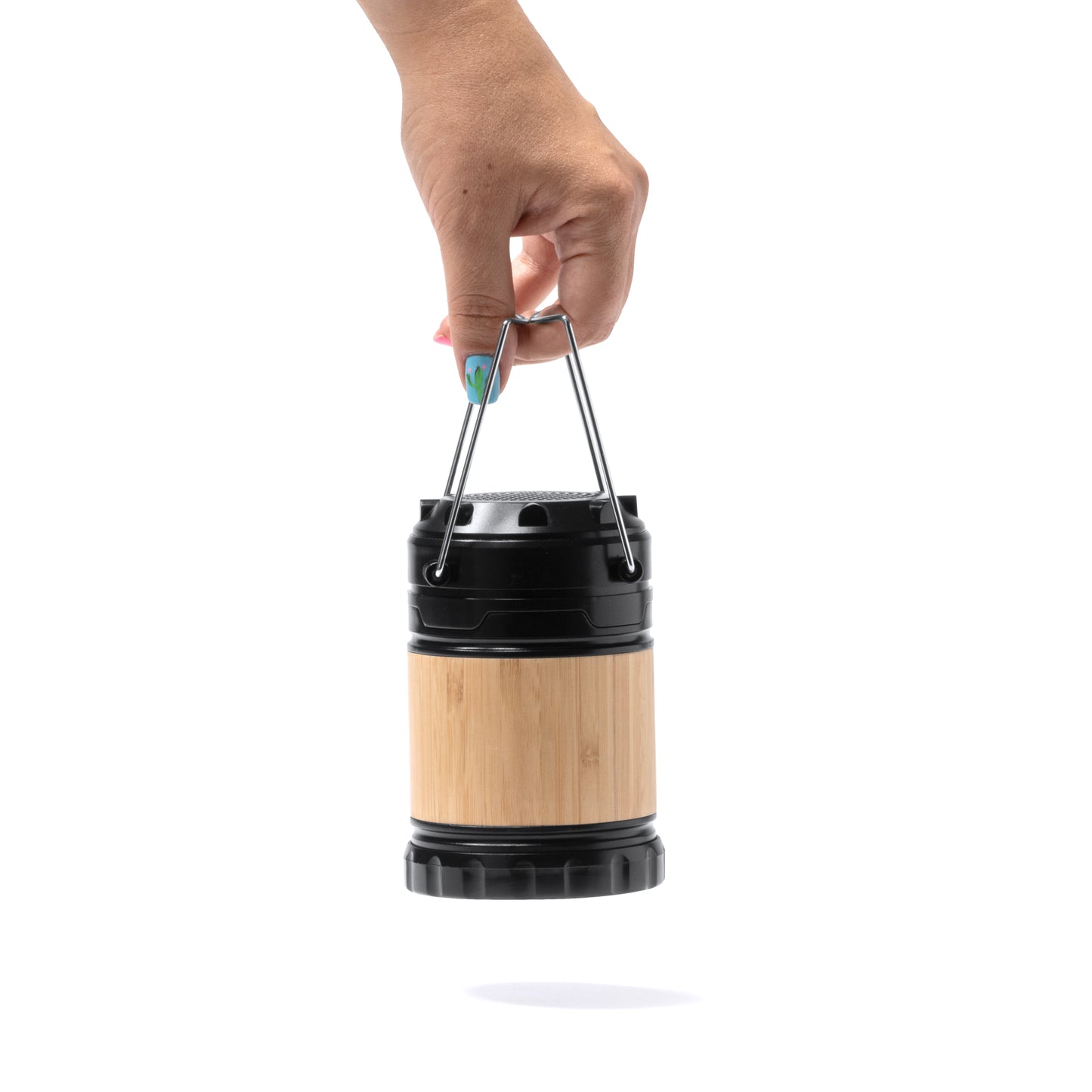 Cassa wireless da 3W con funzione di lampada da 230 lumen e struttura principale in bambù.