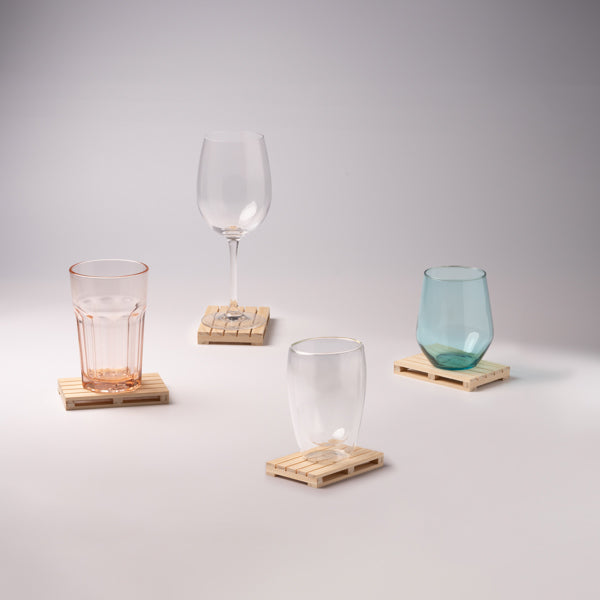 Sottobicchiere in legno a forma di pallet.