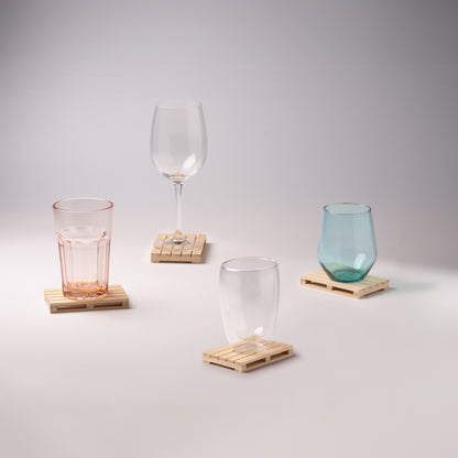 Sottobicchiere in legno a forma di pallet.