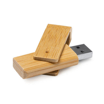 Chiavetta USB con corpo e clip girevole, realizzata in bambù naturale. Memoria: 16 GB.